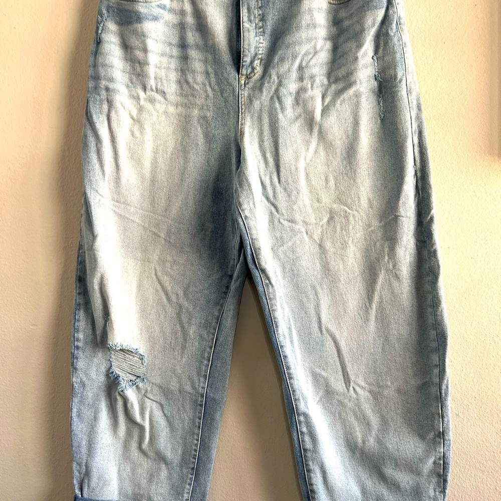 Curved ankle Ballom jean